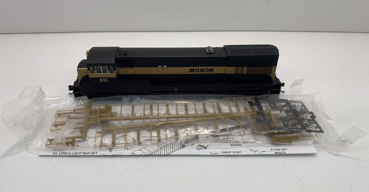 Купить Локомотивов Atlas 8685 HO Scale Monon no. 601 GE U23B Powered Diesel LN/Box в