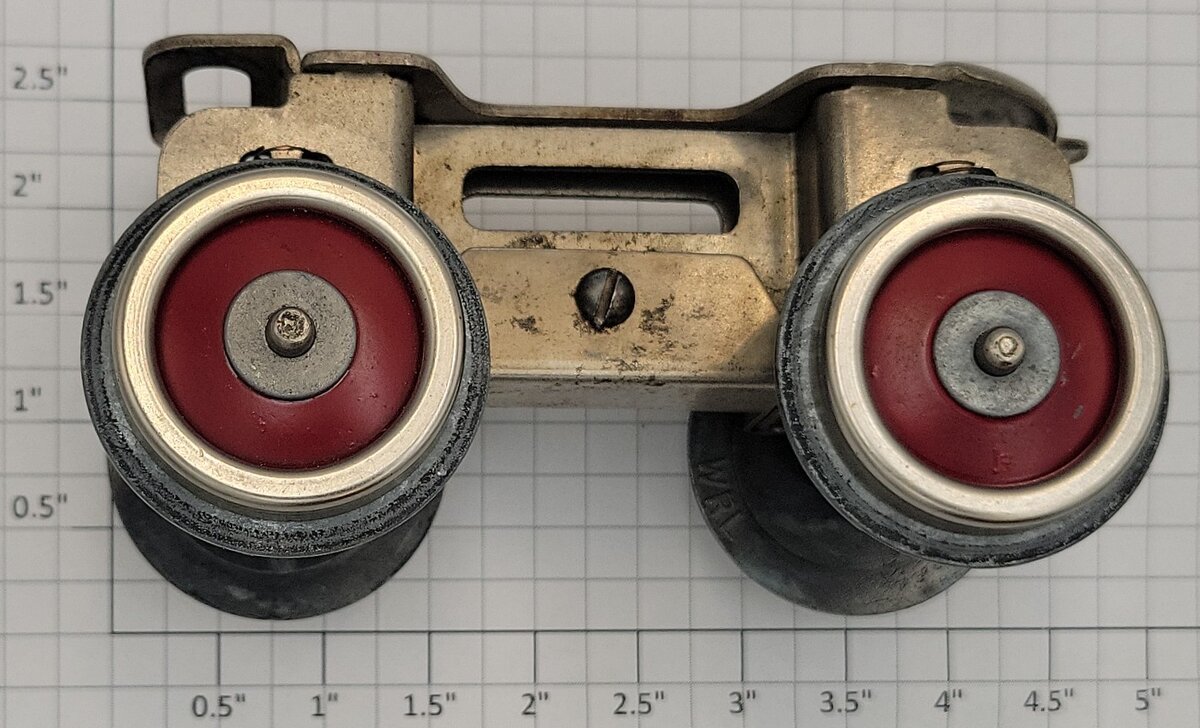 Lionel 400E-125 Standard Gauge 4-Wheel Pilot Truck Frame with Red Solid Wheels (Nickel-Red Wheels)
