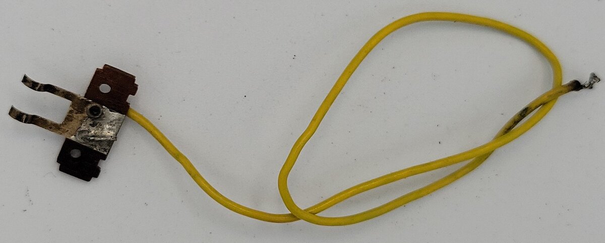 Lionel 100-46 E-Unit Single 2-Finger Used Contact with Wire (Original)