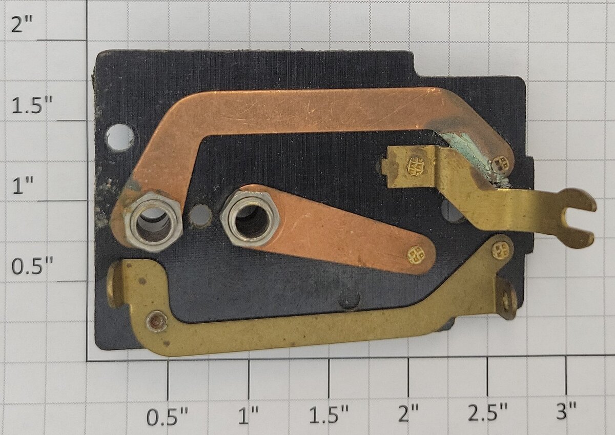 Lionel 400E-122 Standard Gauge Bild-A-Loco Brush Plate w/ Brush Tubes w/o Caps (Original-1937)