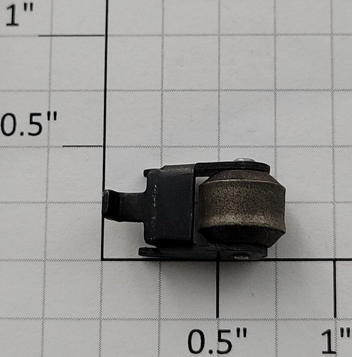 Lionel 2036-122 Carbon Collector Roller and Steel Bracket Assembly (Original-Carbon)