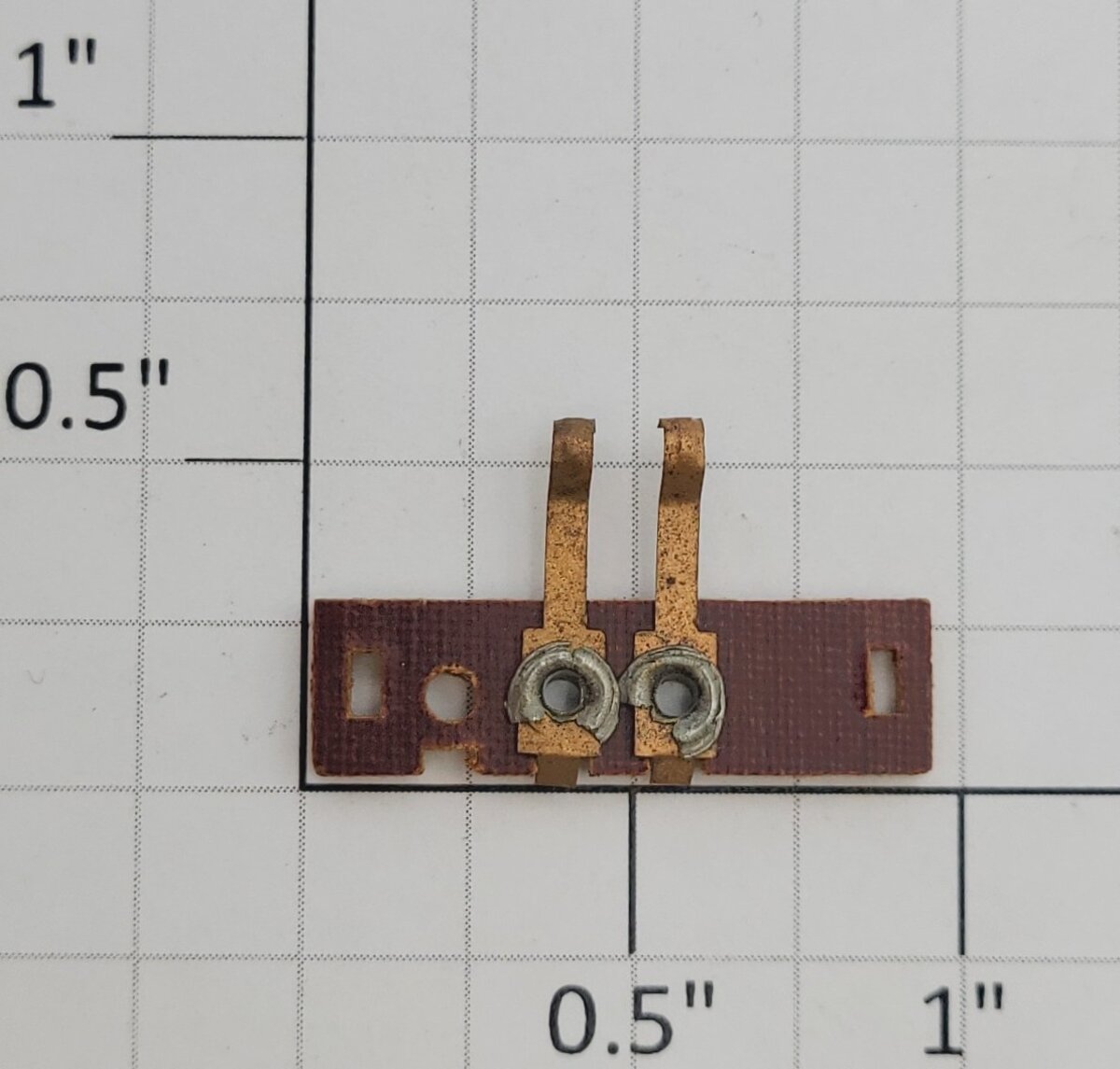 Lionel 100-46 Fiber Single 2-Finger E-Unit Contact without Wire (Reproduction)