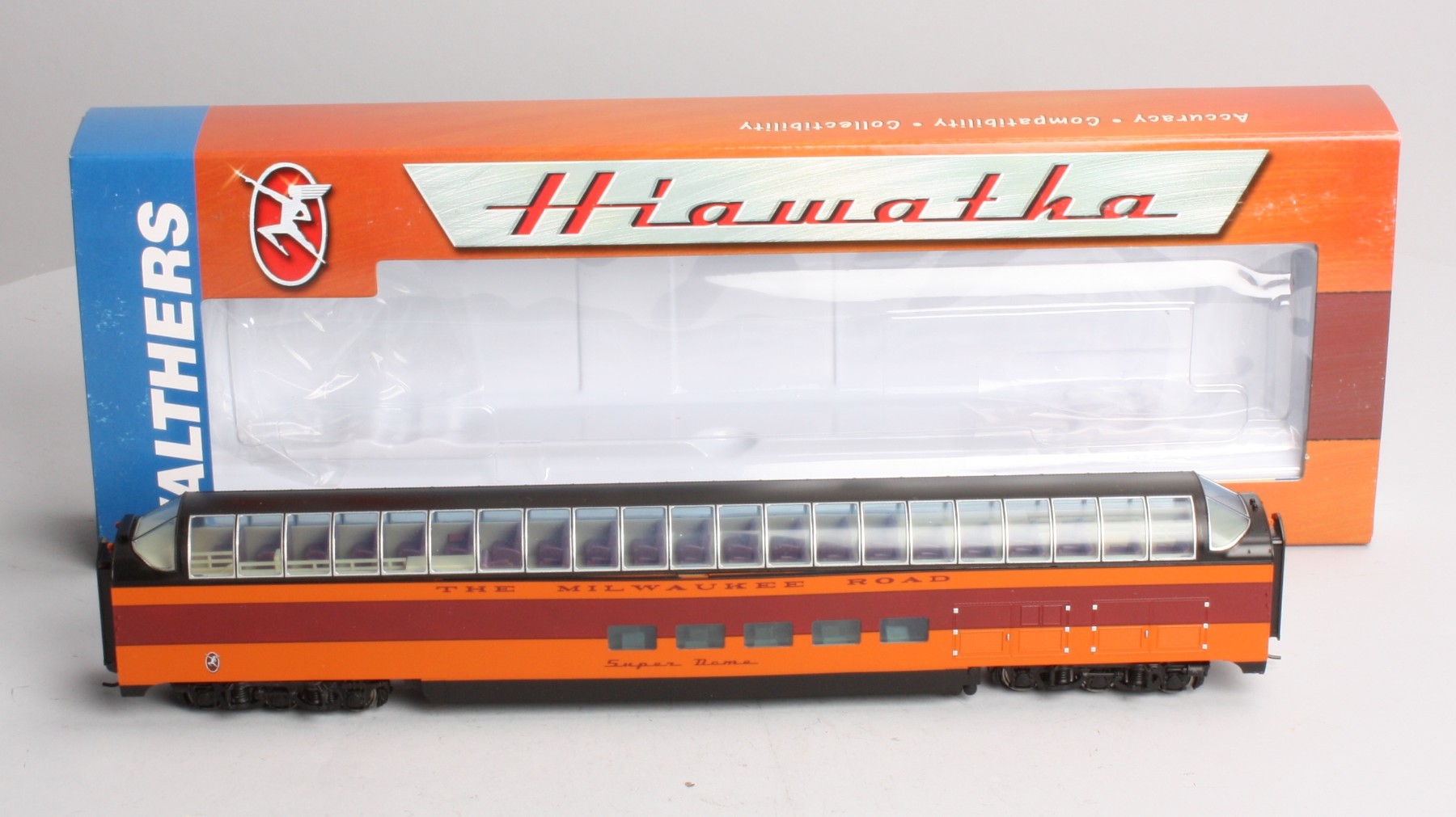 Walthers 9329207 HO Scale Milwaukee Road "Hiawatha" Super Dome