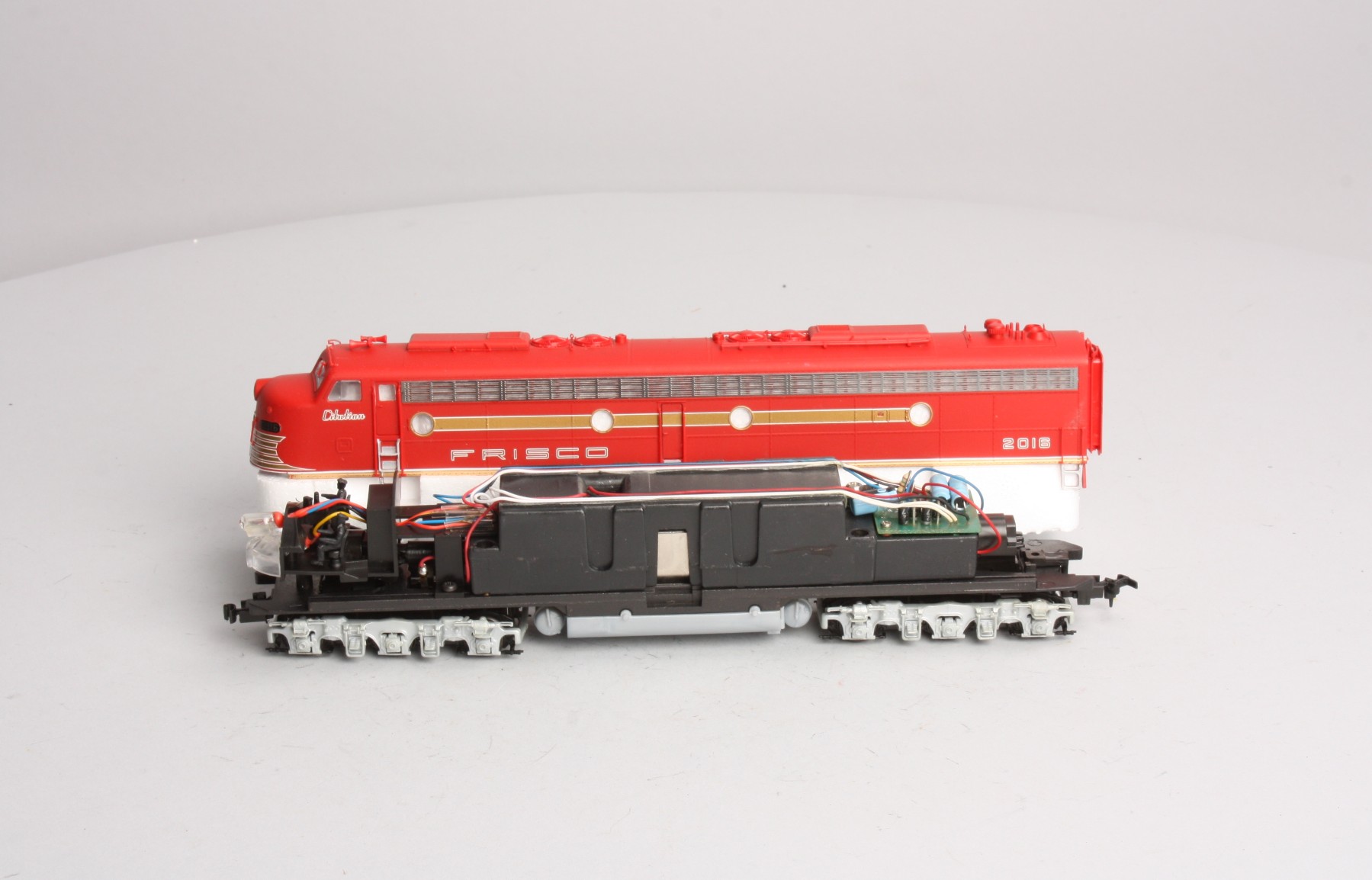 Proto 2000 8708 HO Scale Frisco E8/9 Diesel No. 2016 EX/Box
