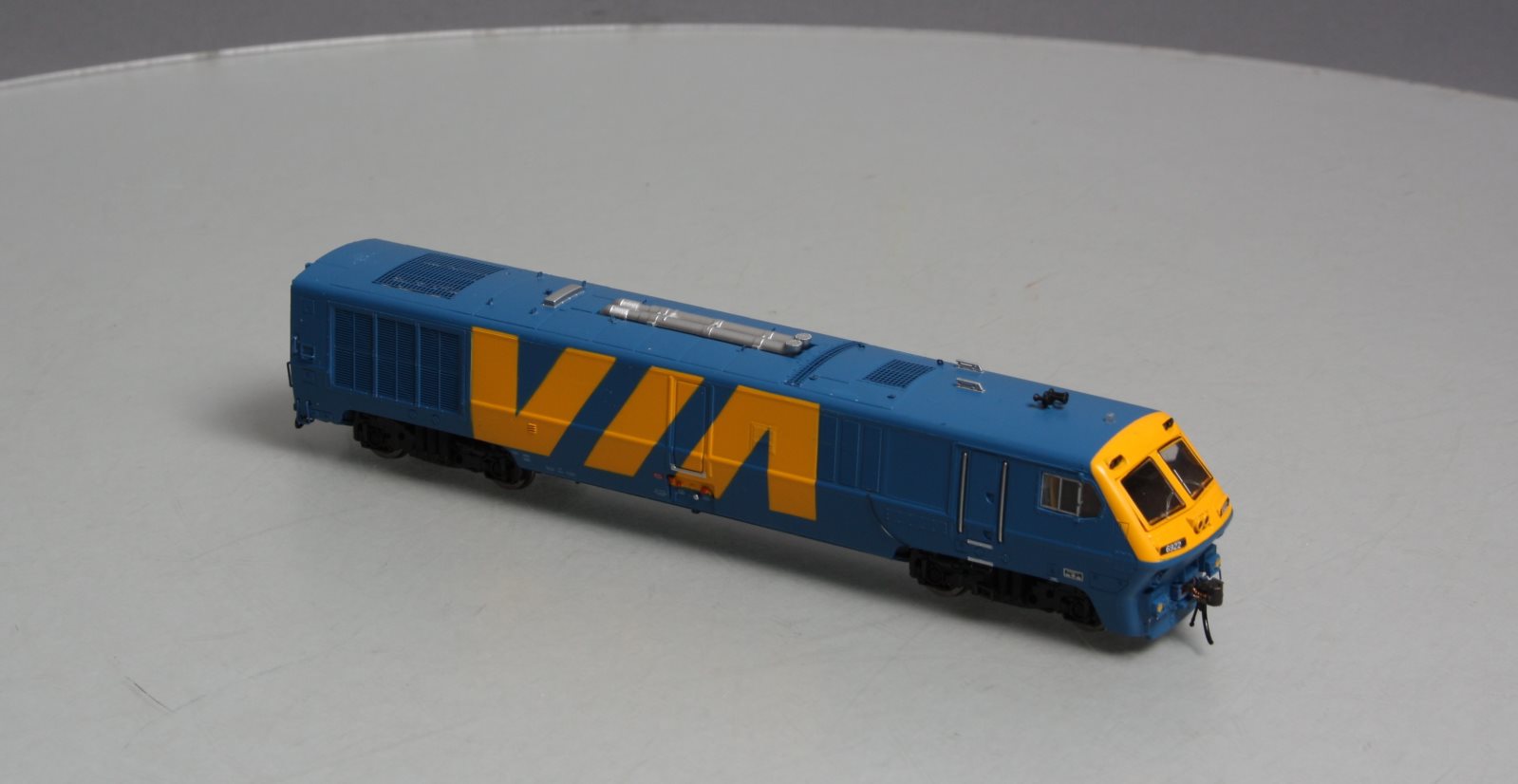Rapido 200016 HO Scale VIA Rail Bombardier LRC 6922 EX/Box