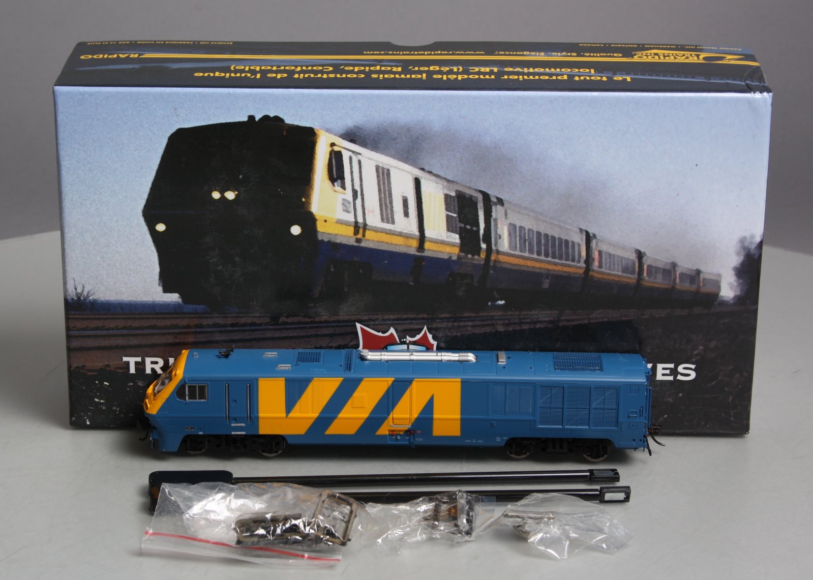 Rapido 200016 HO Scale VIA Rail Bombardier LRC 6922 EX/Box