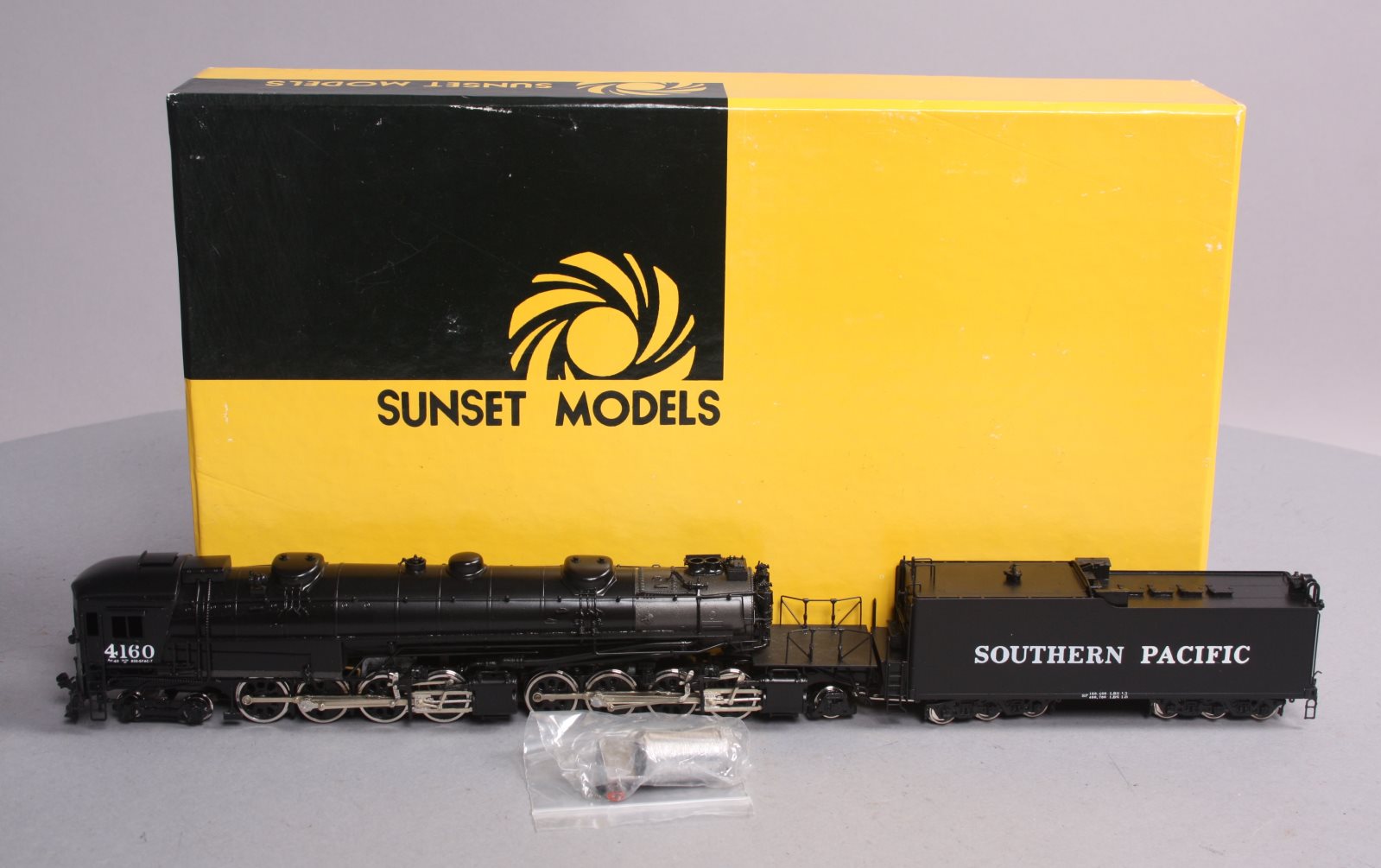 Sunset-Models-HO-Scale-Southern-Pacific-AC-7-4-8-8-2-Cab-Forward-Steam-Locomotiv