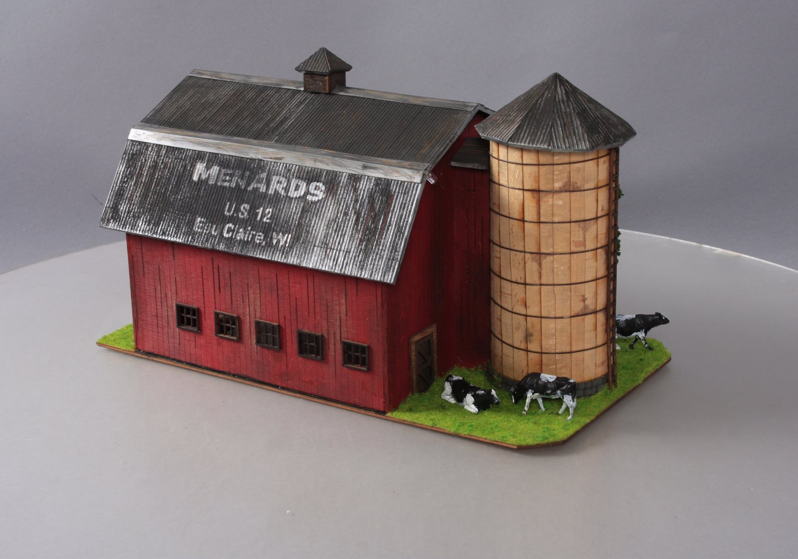 Menards 2791992 150 Scale O Gauge Red Barn LN/Box eBay