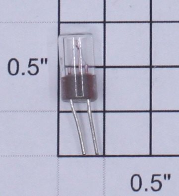 Lionel 18049-300 18 Volt 2-Pin Clear Light Bulb (Reproduction)