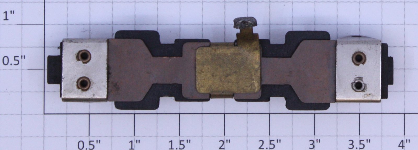 Lionel 390-39 Black Fiber and Collector Assembly (Used)